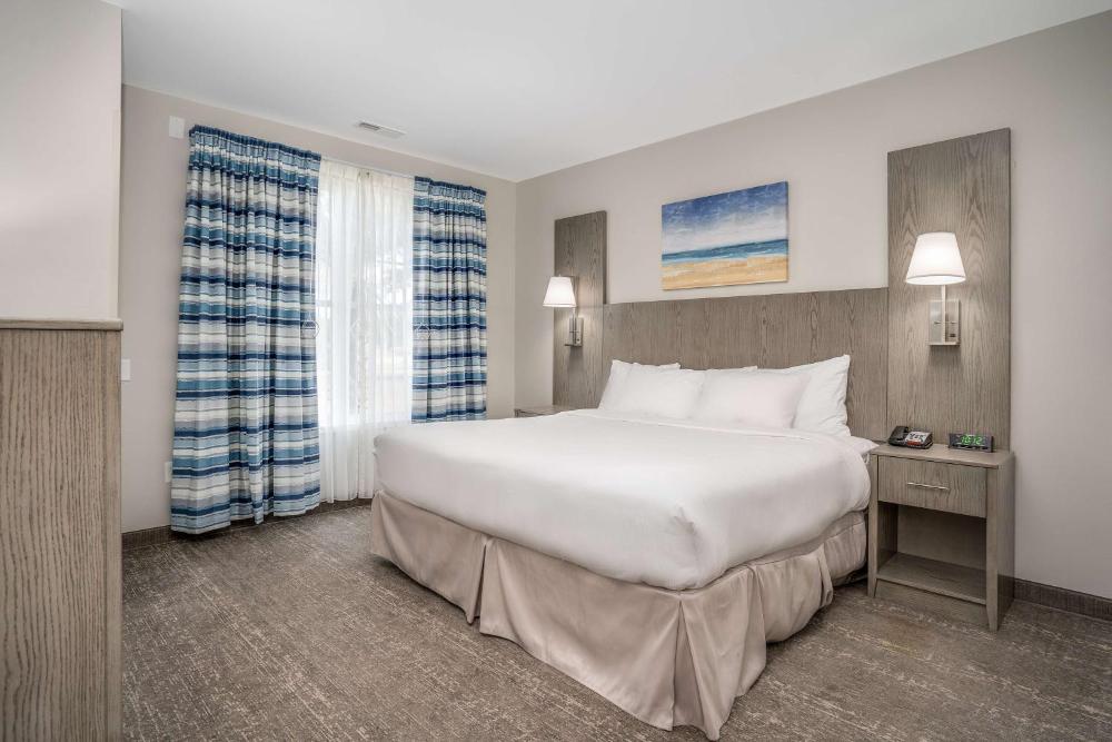 One-Bedroom King Suite with Bath Tub and Living Room - Disability/Non-Smoking interior